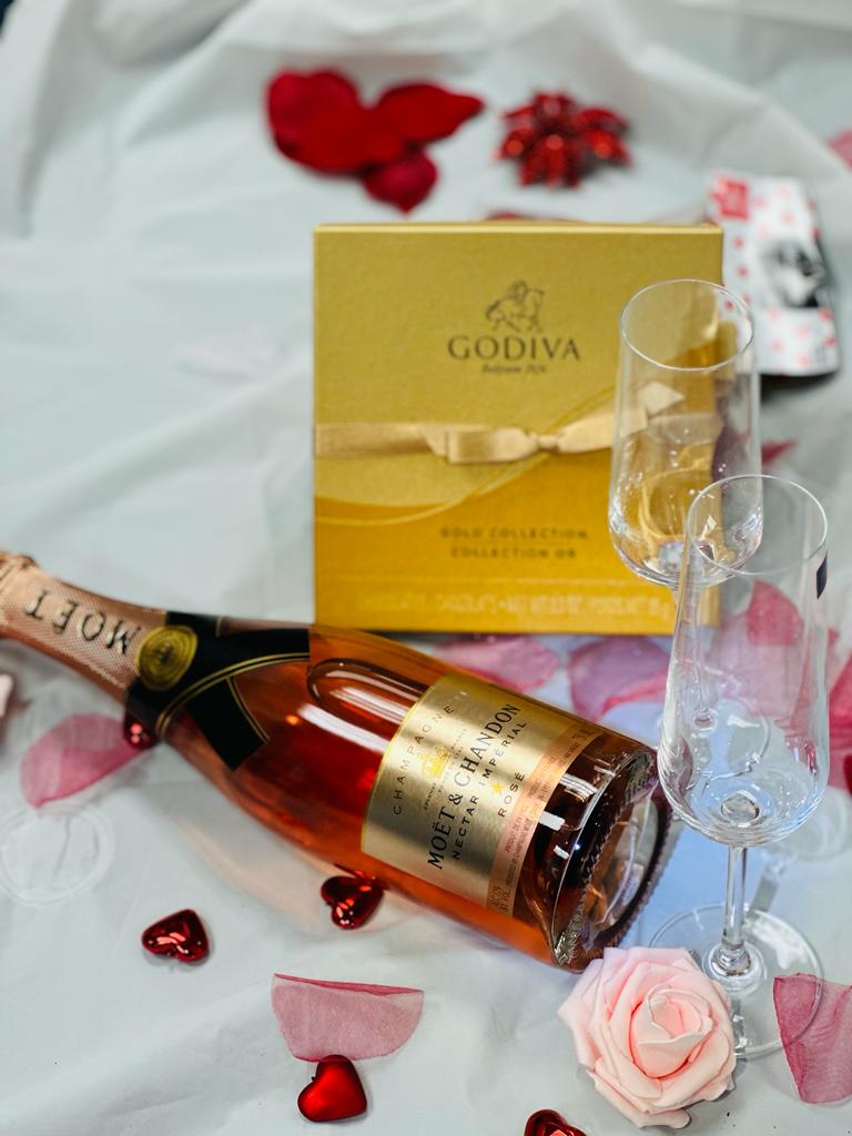 Moet & Chandon Nectar Rose ,9 pcs Godiva & Tiffany Flute Set