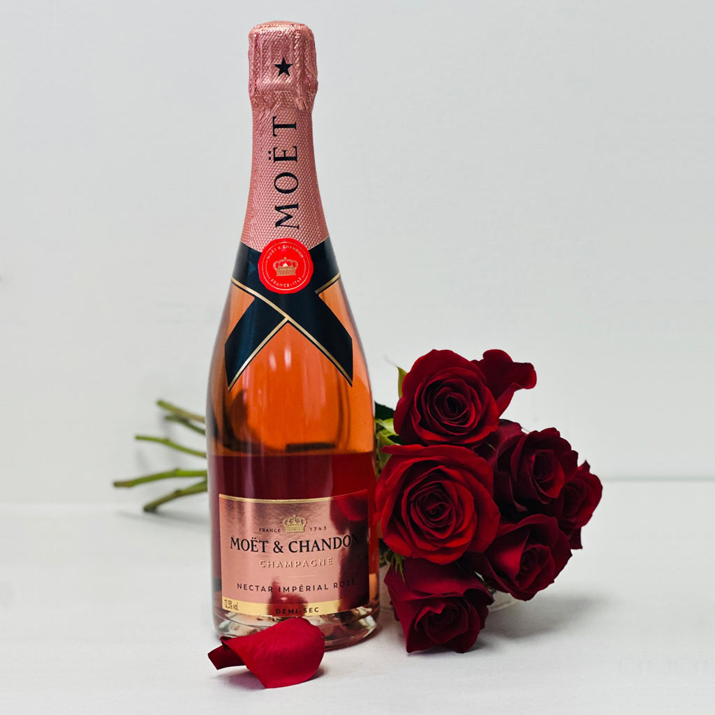 Moet & Chandon Nectar Imperial Rosé Flowers Gift